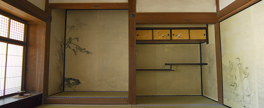 円山応挙筆：紙本墨画「山水図」壁画 4面／紙本金地着色「群鶴図」小襖（天袋）4面